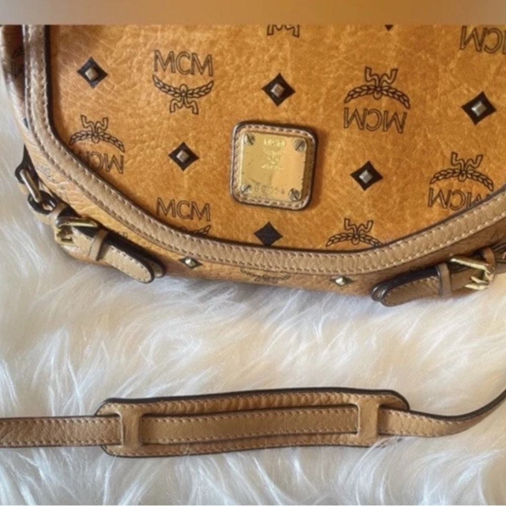 MCM LIMITED EDITION STUDDED TWO WAY CROSSBODY/ SHOULDER Bag Cognac Medium EUC - Picture 13 of 17